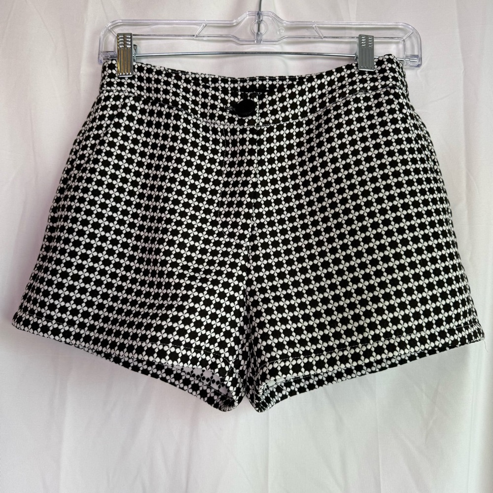 Verty Black & White Geometric Floral High-Waisted Shorts